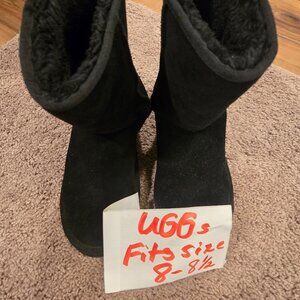 UGG Boots Size 8 Great pre-owned condition Black fuzzy